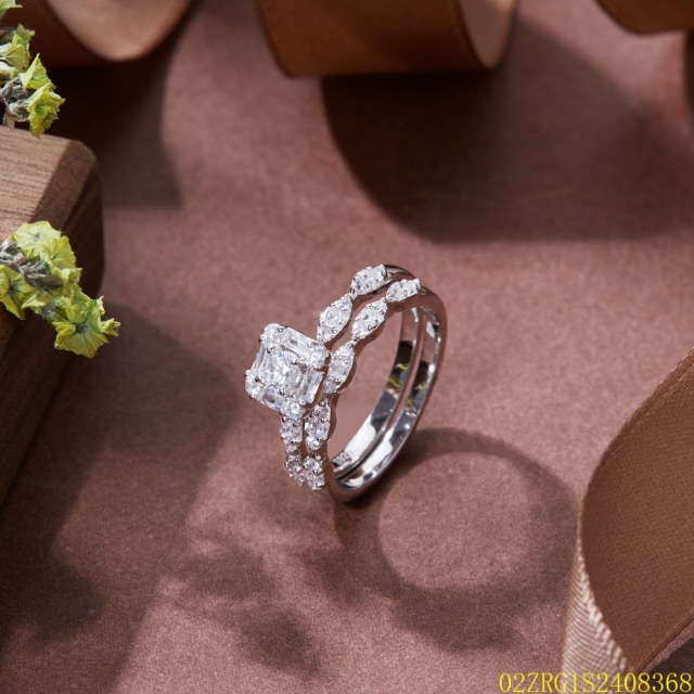 خاتم نسائي مرصع بالزركونيا الفضية