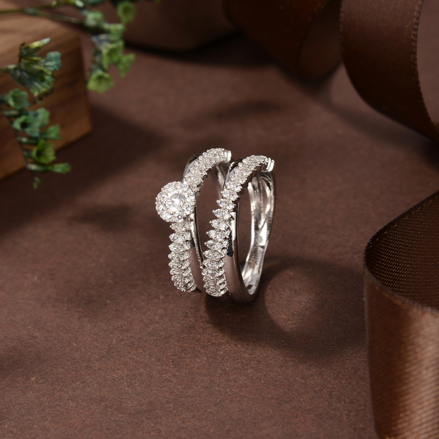 خاتم نسائي مرصع بالزركونيا الفضية