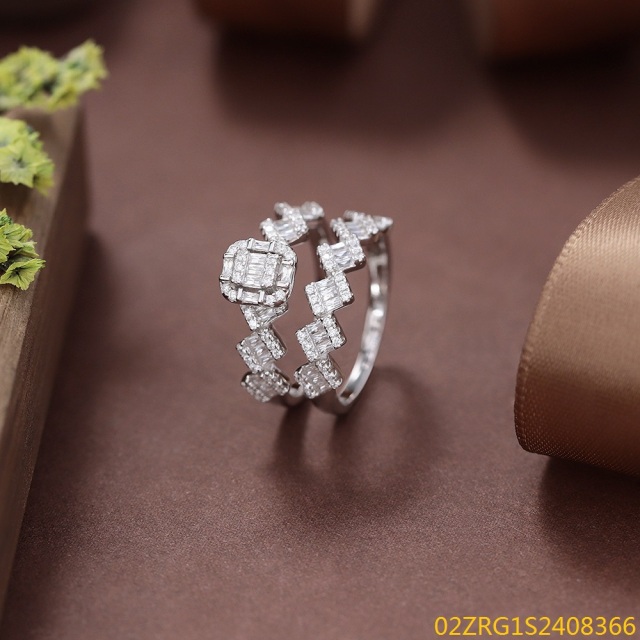 خاتم نسائي مرصع بالزركونيا الفضية