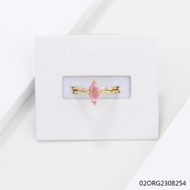 خاتم نسائي مرصع بالزركونيا الفضية