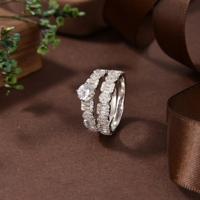 خاتم نسائي مرصع بالزركونيا الفضية