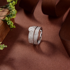 خاتم نسائي مرصع بالزركونيا الفضية