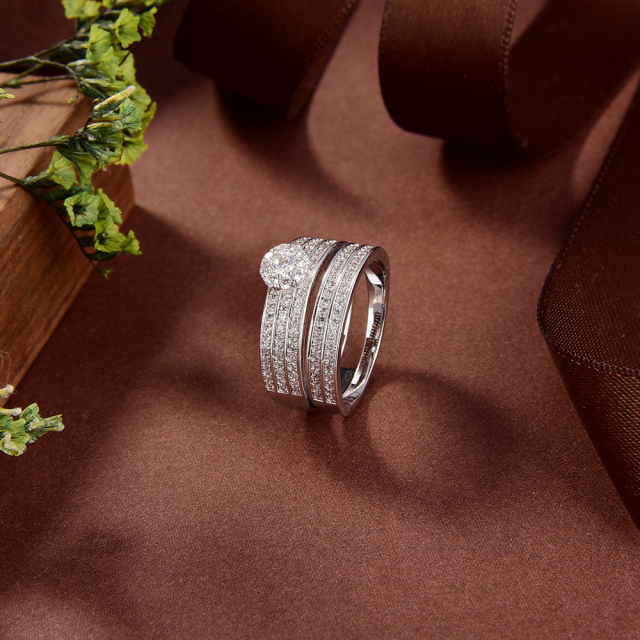 خاتم نسائي مرصع بالزركونيا الفضية