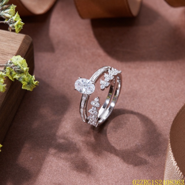 خاتم نسائي مرصع بالزركونيا الفضية