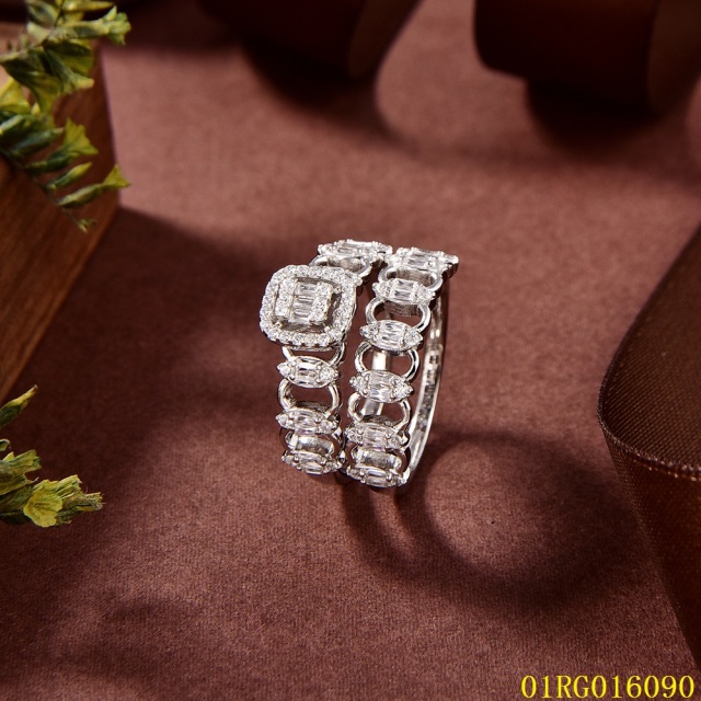 خاتم نسائي مرصع بالزركونيا الفضية