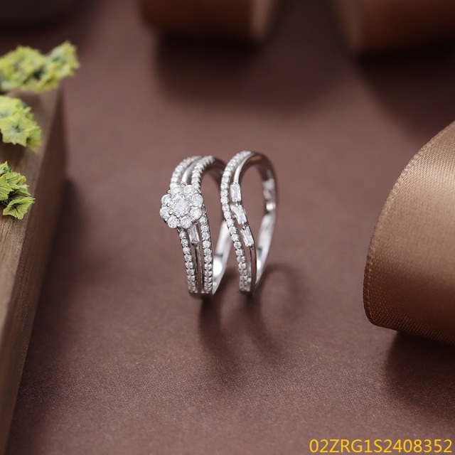 خاتم نسائي مرصع بالزركونيا الفضية