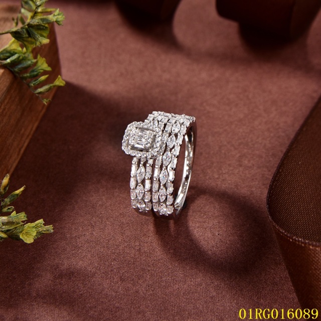 خاتم نسائي مرصع بالزركونيا الفضية