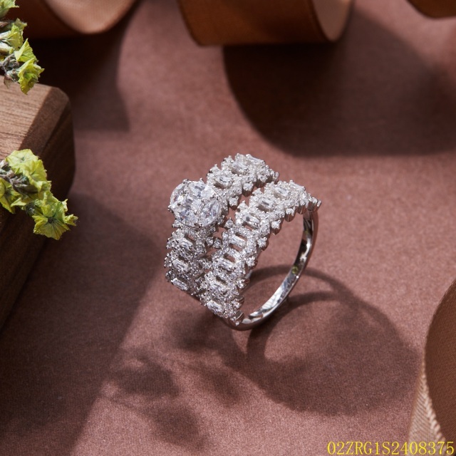 خاتم نسائي مرصع بالزركونيا الفضية