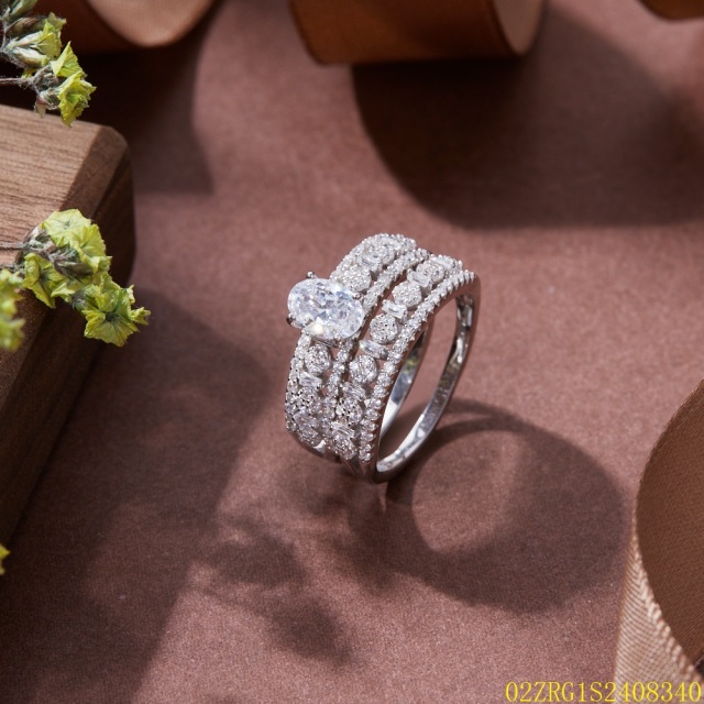 خاتم نسائي مرصع بالزركونيا الفضية