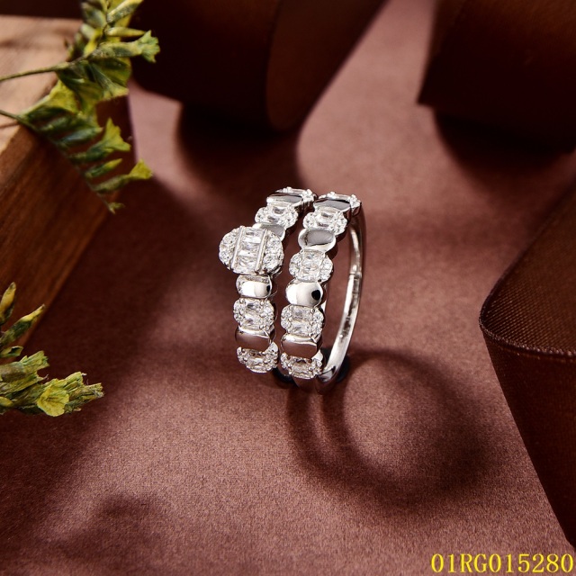 خاتم نسائي مرصع بالزركونيا الفضية