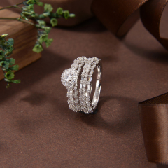 خاتم نسائي مرصع بالزركونيا الفضية