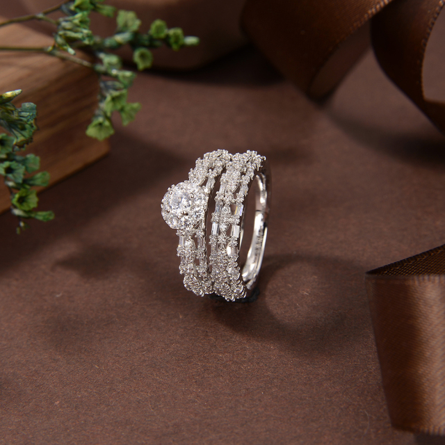 خاتم نسائي مرصع بالزركونيا الفضية