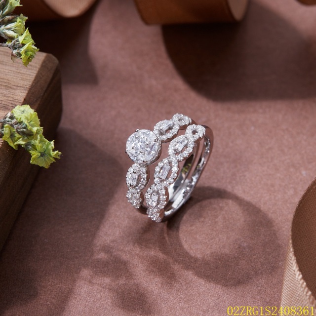 خاتم نسائي مرصع بالزركونيا الفضية