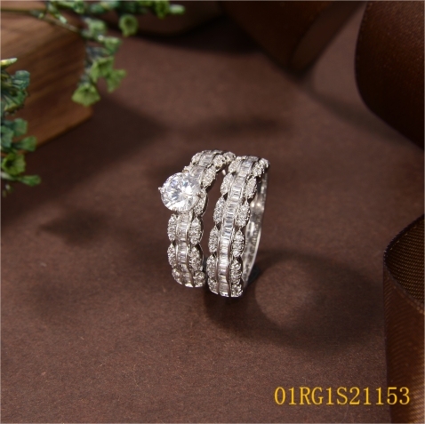 خاتم نسائي مرصع بالزركونيا الفضية