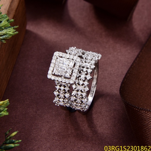 خاتم نسائي مرصع بالزركونيا الفضية