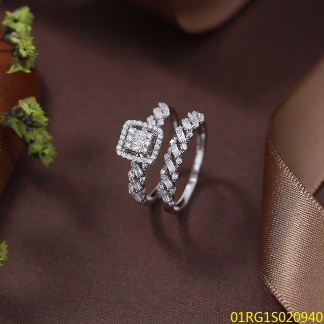 خاتم نسائي مرصع بالزركونيا الفضية