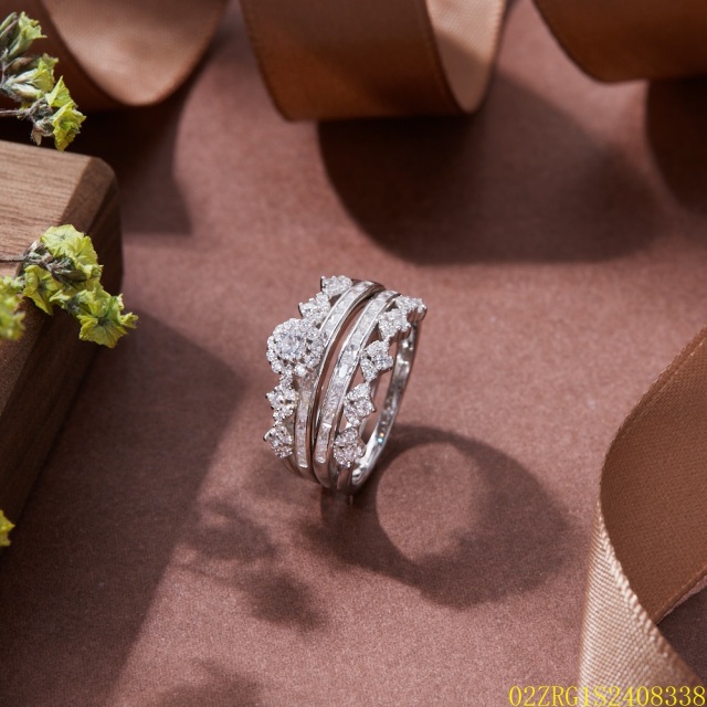 خاتم نسائي مرصع بالزركونيا الفضية