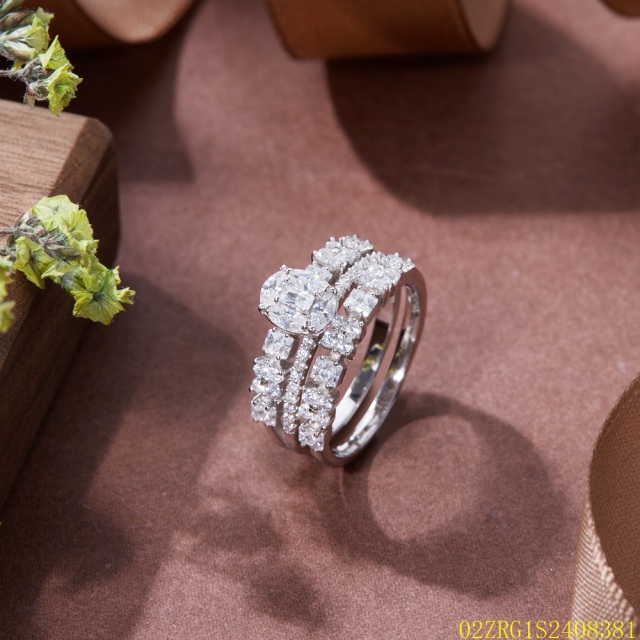 خاتم نسائي مرصع بالزركونيا الفضية