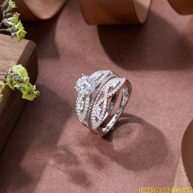 خاتم نسائي مرصع بالزركونيا الفضية