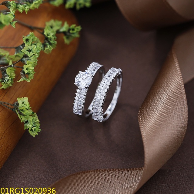 خاتم نسائي مرصع بالزركونيا الفضية