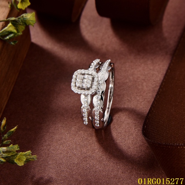 خاتم نسائي مرصع بالزركونيا الفضية