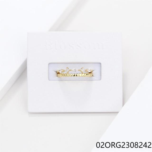 خاتم نسائي مرصع بالزركونيا الفضية