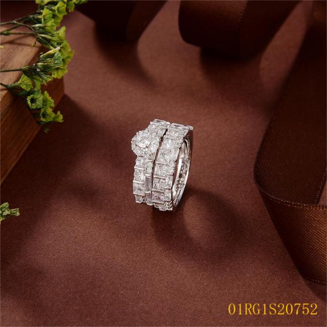 خاتم نسائي مرصع بالزركونيا الفضية