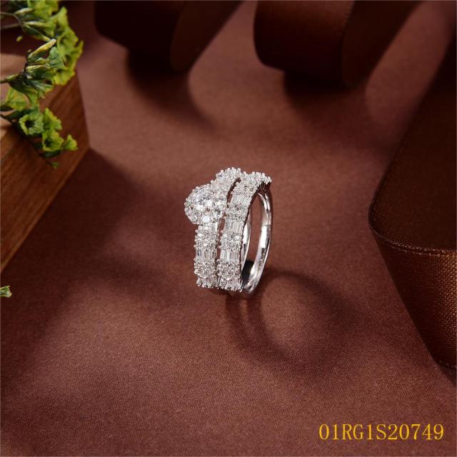 خاتم نسائي مرصع بالزركونيا الفضية