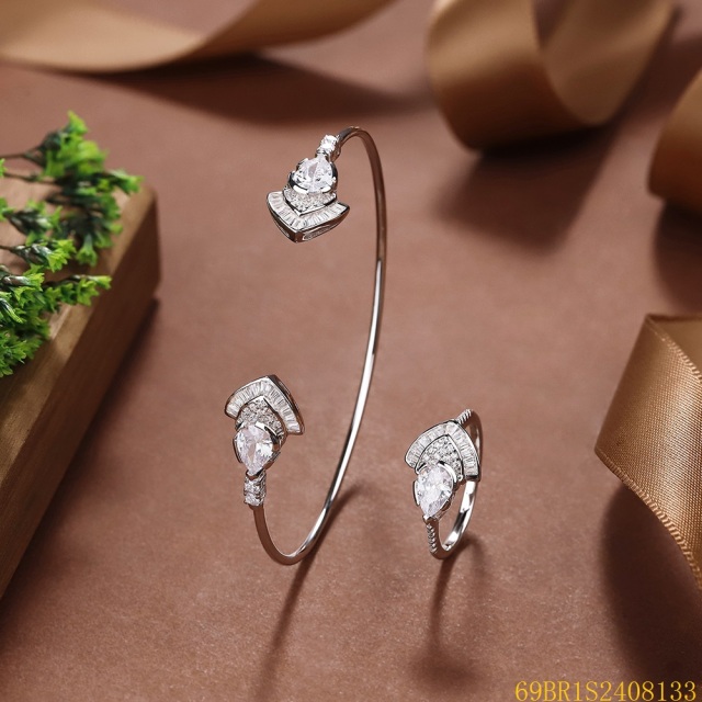 طقم سوار وخاتم زفاف فضي مرصع بالزركون