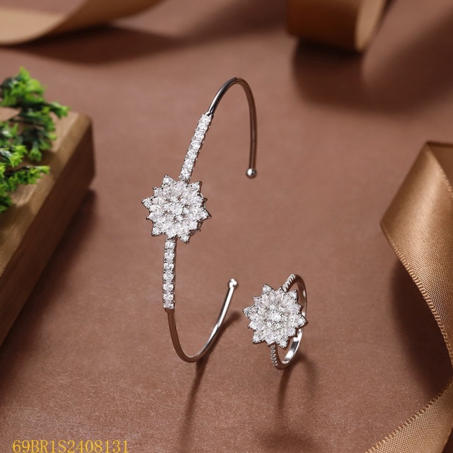 طقم سوار وخاتم زفاف فضي مرصع بالزركون