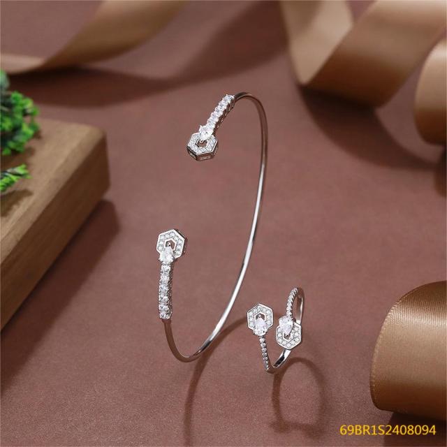 طقم سوار وخاتم زفاف فضي مرصع بالزركون