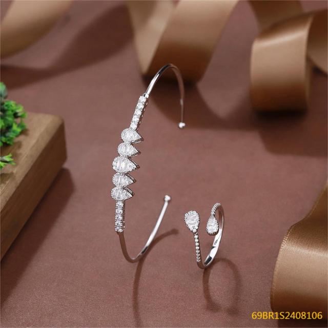 طقم سوار وخاتم زفاف فضي مرصع بالزركون