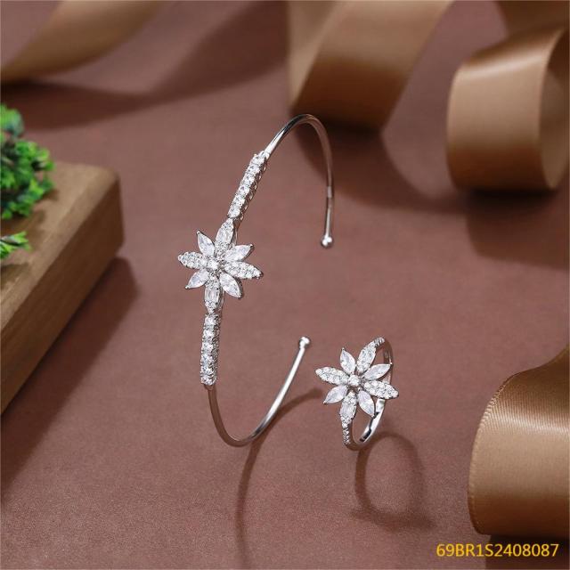 طقم سوار وخاتم زفاف فضي مرصع بالزركون