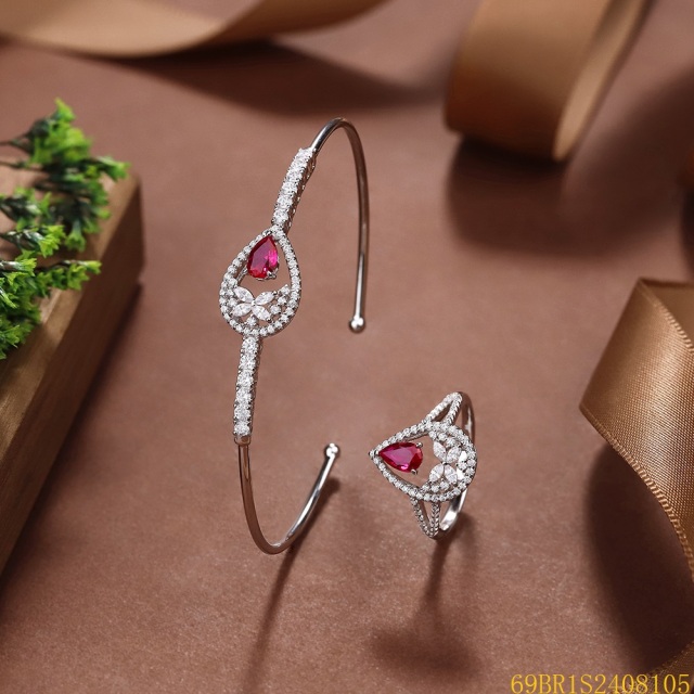 طقم سوار وخاتم زفاف فضي مرصع بالزركون