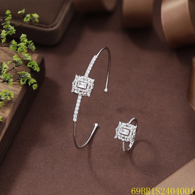 طقم سوار وخاتم زفاف فضي مرصع بالزركون