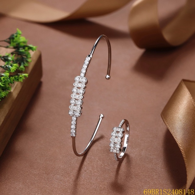 طقم سوار وخاتم زفاف فضي مرصع بالزركون