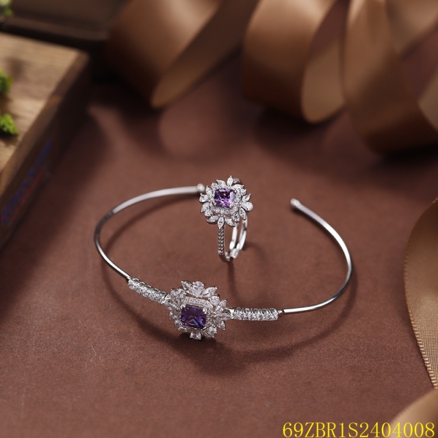 طقم سوار وخاتم زفاف فضي مرصع بالزركون