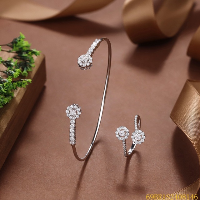 طقم سوار وخاتم زفاف فضي مرصع بالزركون