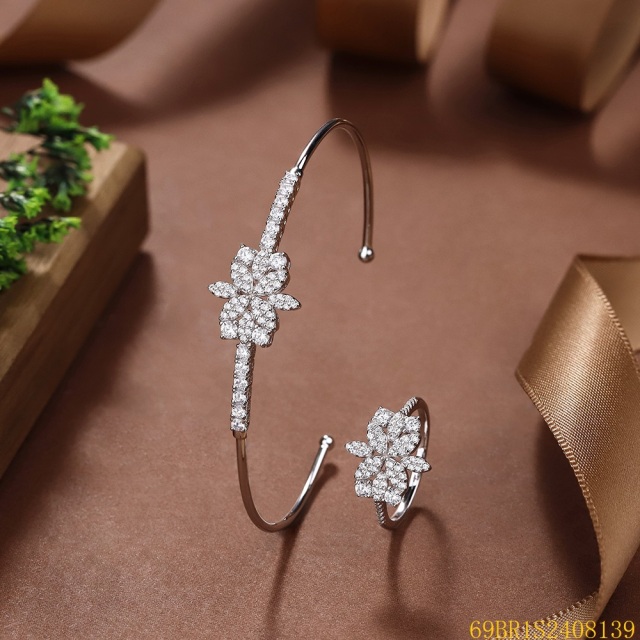 طقم سوار وخاتم زفاف فضي مرصع بالزركون