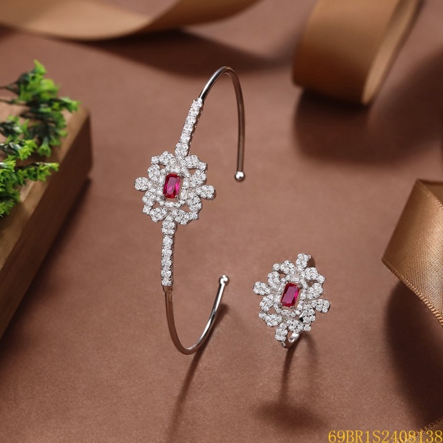 طقم سوار وخاتم زفاف فضي مرصع بالزركون