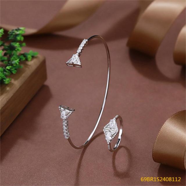 طقم سوار وخاتم زفاف فضي مرصع بالزركون