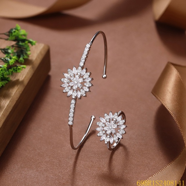 طقم سوار وخاتم زفاف فضي مرصع بالزركون