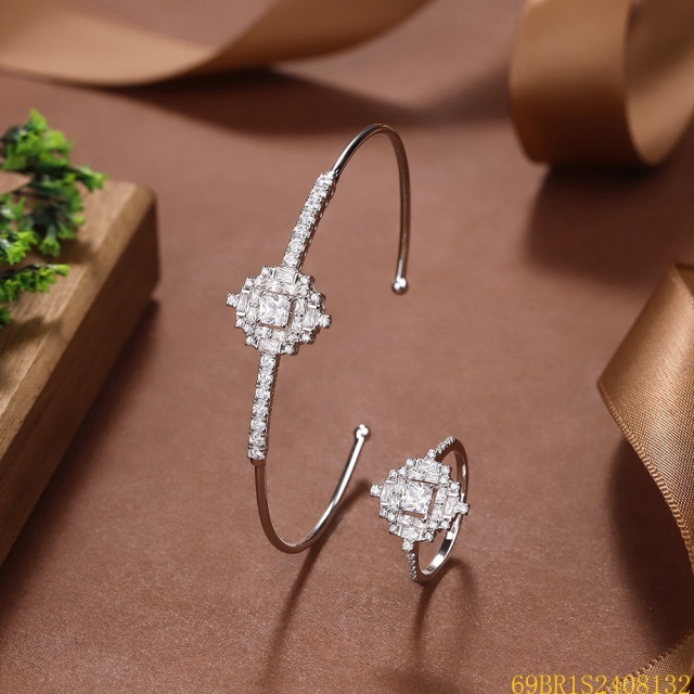 طقم سوار وخاتم زفاف فضي مرصع بالزركون