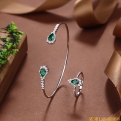 طقم سوار وخاتم زفاف فضي مرصع بالزركون