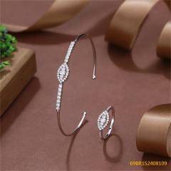 طقم سوار وخاتم زفاف فضي مرصع بالزركون