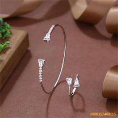 طقم سوار وخاتم زفاف فضي مرصع بالزركون