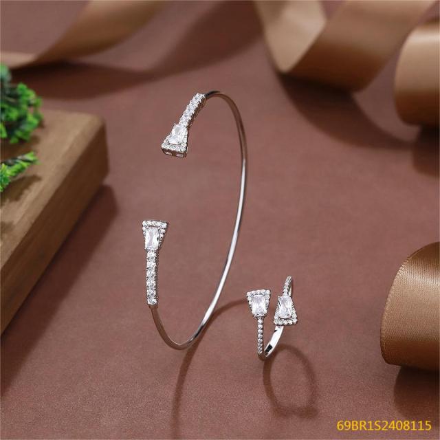 طقم سوار وخاتم زفاف فضي مرصع بالزركون