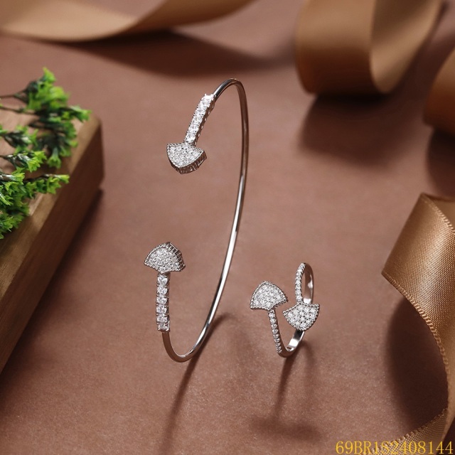 طقم سوار وخاتم زفاف فضي مرصع بالزركون