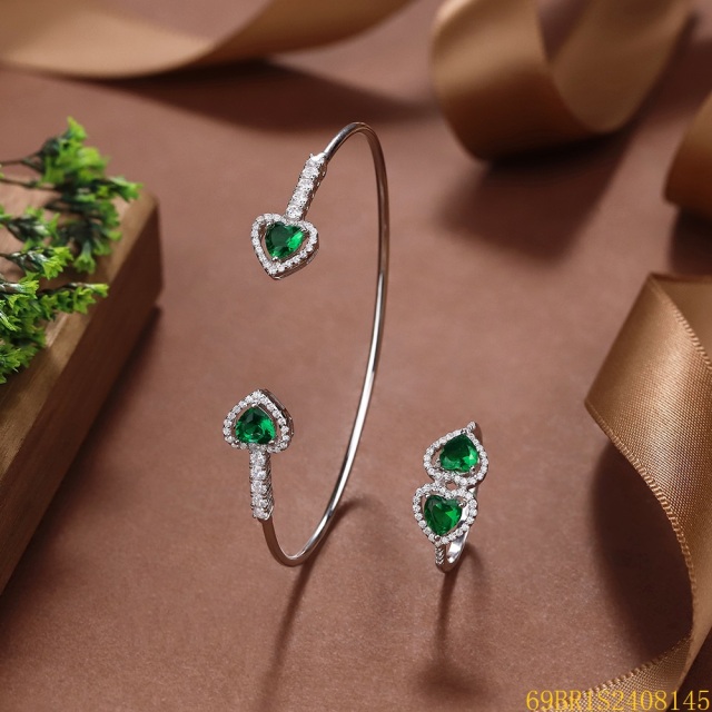 طقم سوار وخاتم زفاف فضي مرصع بالزركون