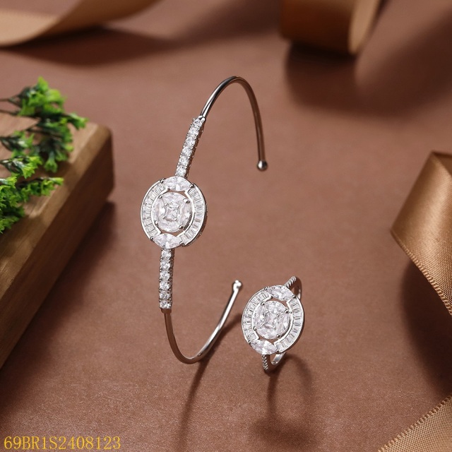 طقم سوار وخاتم زفاف فضي مرصع بالزركون